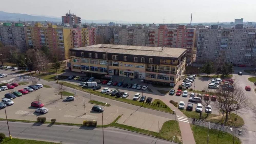 Hotel Diana Нове-Место-над-Вагом Екстер'єр фото