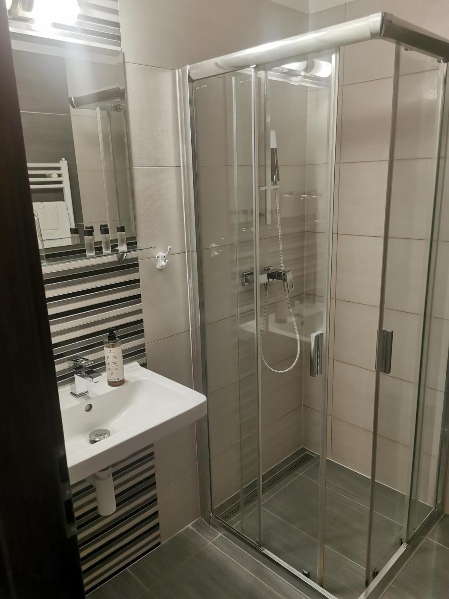 Hotel Diana Нове-Место-над-Вагом Екстер'єр фото